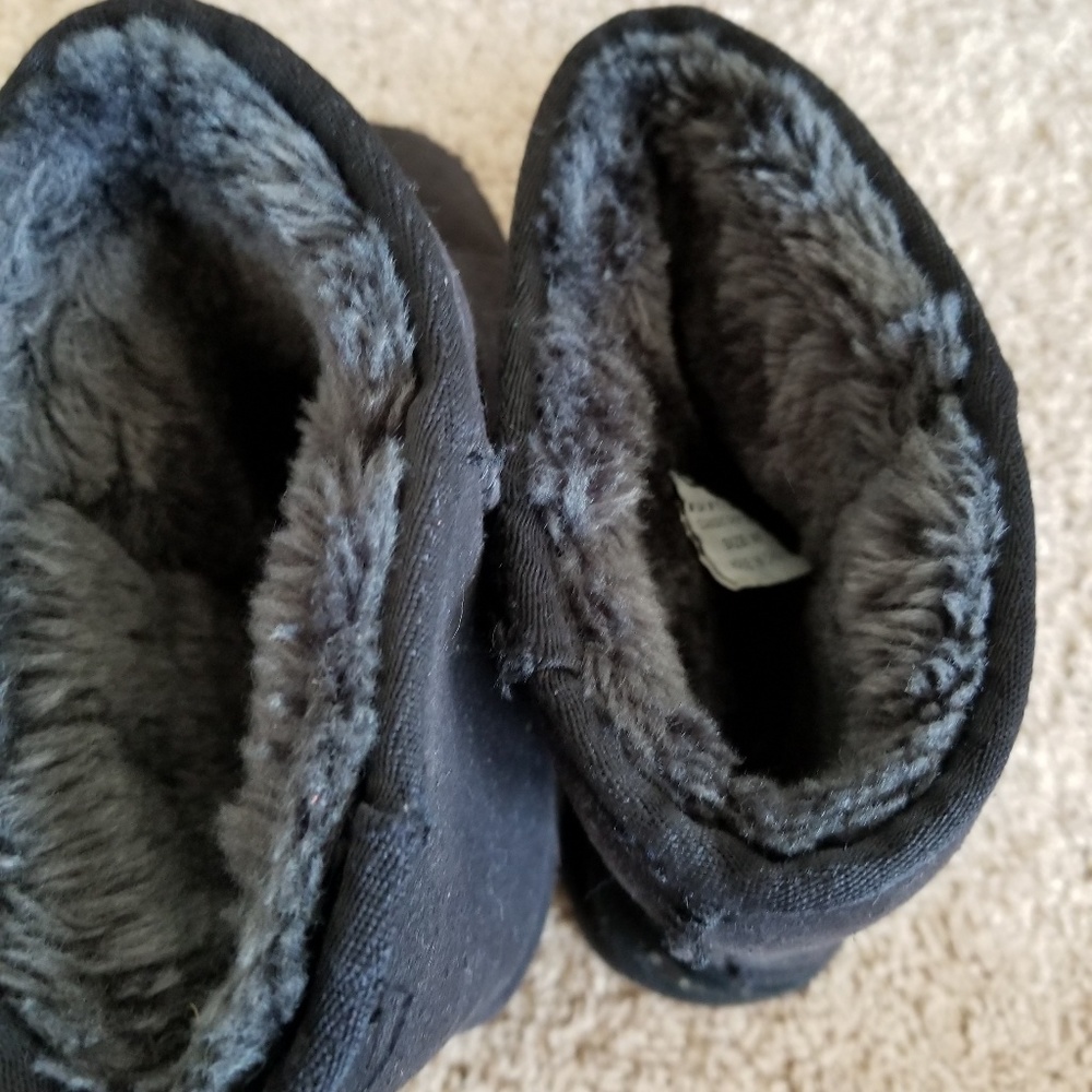 Size 7 uggs - Picture 3 of 3